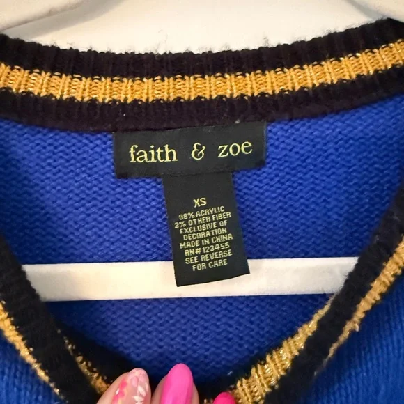 Faith & Zoe Girls Holiday Sweater w Snowglobe decor XS - Picture 2 of 5